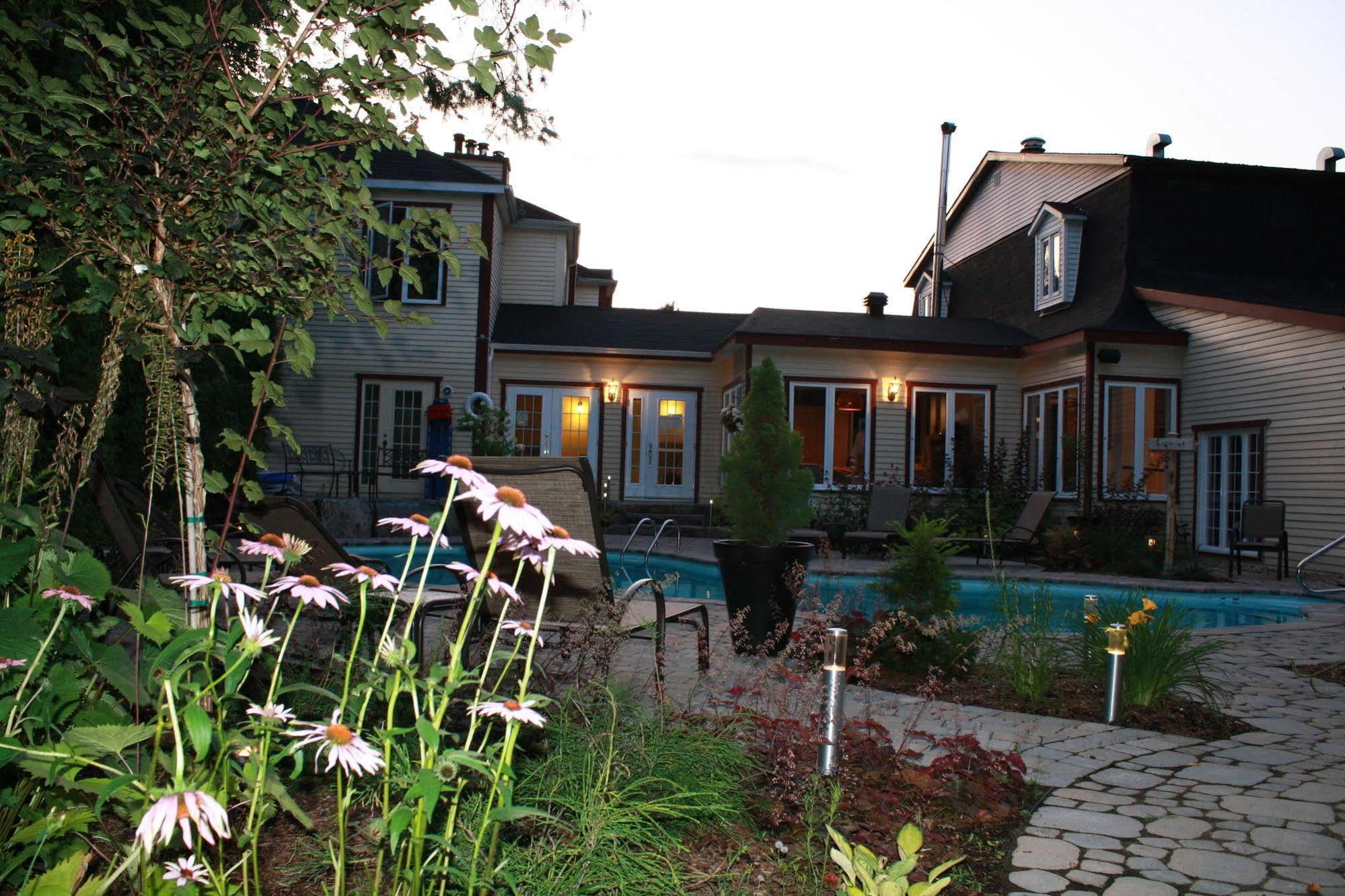 Relais St-Denis Hotel Saint-Sauveur Bagian luar foto